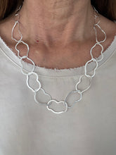 Lade das Bild in den Galerie-Viewer, Nefelia necklaces