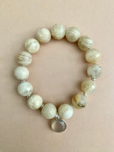Lade das Bild in den Galerie-Viewer, Coffee or Cream bracelet