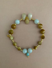 Lade das Bild in den Galerie-Viewer, Lupinchen bracelets