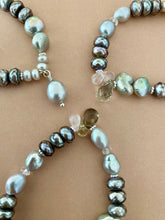 Lade das Bild in den Galerie-Viewer, Grey bracelet