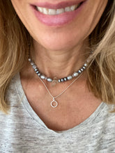 Lade das Bild in den Galerie-Viewer, Grey necklace