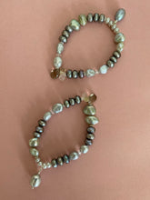 Lade das Bild in den Galerie-Viewer, Grey bracelet