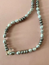 Lade das Bild in den Galerie-Viewer, Grey necklace