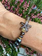 Lade das Bild in den Galerie-Viewer, Brown Star bracelet