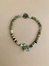 Lade das Bild in den Galerie-Viewer, Fall flower