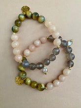 Lade das Bild in den Galerie-Viewer, Monsera bracelets