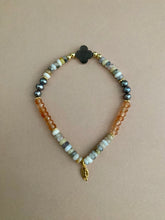 Lade das Bild in den Galerie-Viewer, Falling leaves bracelet