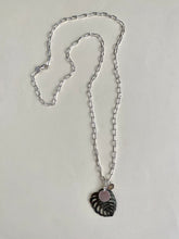 Lade das Bild in den Galerie-Viewer, Monsera necklace Paperclip