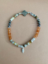 Lade das Bild in den Galerie-Viewer, Falling leaves bracelet