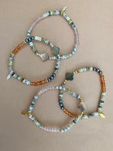 Lade das Bild in den Galerie-Viewer, Falling leaves bracelet