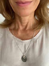 Lade das Bild in den Galerie-Viewer, Monsera necklace Paperclip