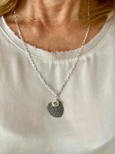 Lade das Bild in den Galerie-Viewer, Monsera necklace Paperclip