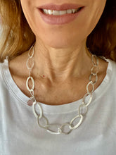 Lade das Bild in den Galerie-Viewer, Nounou necklace