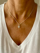 Lade das Bild in den Galerie-Viewer, Moonstone in silver necklace