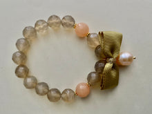 Lade das Bild in den Galerie-Viewer, The bow bracelets