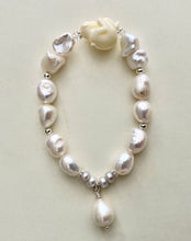 Lade das Bild in den Galerie-Viewer, Monkey pearl