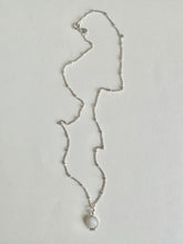 Lade das Bild in den Galerie-Viewer, Moonstone in silver necklace