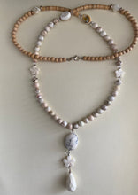 Lade das Bild in den Galerie-Viewer, The white flower necklace