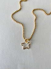 Lade das Bild in den Galerie-Viewer, Star in Love necklace