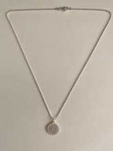 Lade das Bild in den Galerie-Viewer, The silver Mandala Necklace