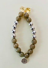 Lade das Bild in den Galerie-Viewer, The Confidence bracelet