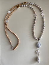 Lade das Bild in den Galerie-Viewer, The white flower necklace