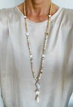 Lade das Bild in den Galerie-Viewer, The white flower necklace