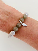 Lade das Bild in den Galerie-Viewer, The Hippie bracelet in silver