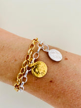 Lade das Bild in den Galerie-Viewer, The Roman coin bracelet in gold