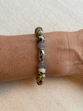 Lade das Bild in den Galerie-Viewer, Armband Dalmatiner mit Perlmutt Dot