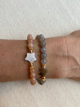 Lade das Bild in den Galerie-Viewer, Armband Perlmuttstern trifft Mondstein