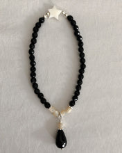 Lade das Bild in den Galerie-Viewer, Armband mit weißem Perlmutt Stern Onyx
