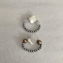 Lade das Bild in den Galerie-Viewer, Ring mit Perlmuttklee
