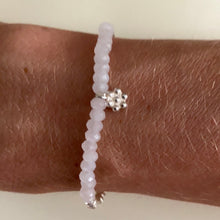 Lade das Bild in den Galerie-Viewer, The white flower bracelet
