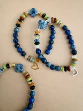 Lade das Bild in den Galerie-Viewer, Goofy Blue bracelets
