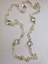 Lade das Bild in den Galerie-Viewer, Clairelune necklace
