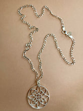 Lade das Bild in den Galerie-Viewer, Aurea necklace
