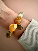 Lade das Bild in den Galerie-Viewer, Marguerite bracelets
