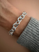 Lade das Bild in den Galerie-Viewer, Bang bracelet
