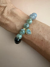 Lade das Bild in den Galerie-Viewer, Mystique bracelet
