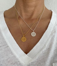 Lade das Bild in den Galerie-Viewer, The silver Mandala Necklace
