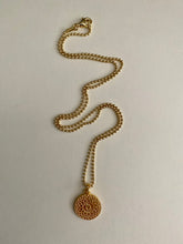 Lade das Bild in den Galerie-Viewer, The golden Mandala Necklace

