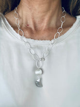 Lade das Bild in den Galerie-Viewer, The Cornelly necklace
