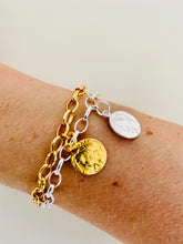 Lade das Bild in den Galerie-Viewer, The Roman coin bracelet in gold
